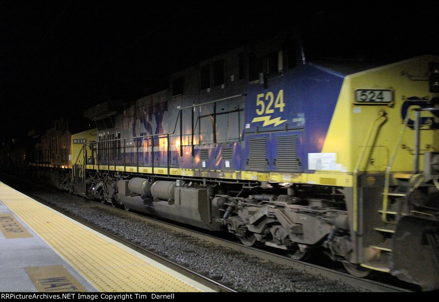 CSX 524 on Q301